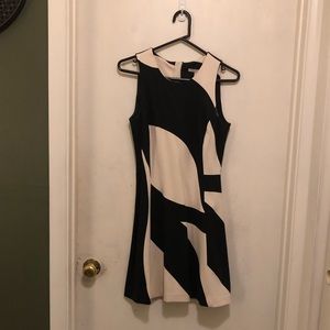 Dress with a symetrical shapes